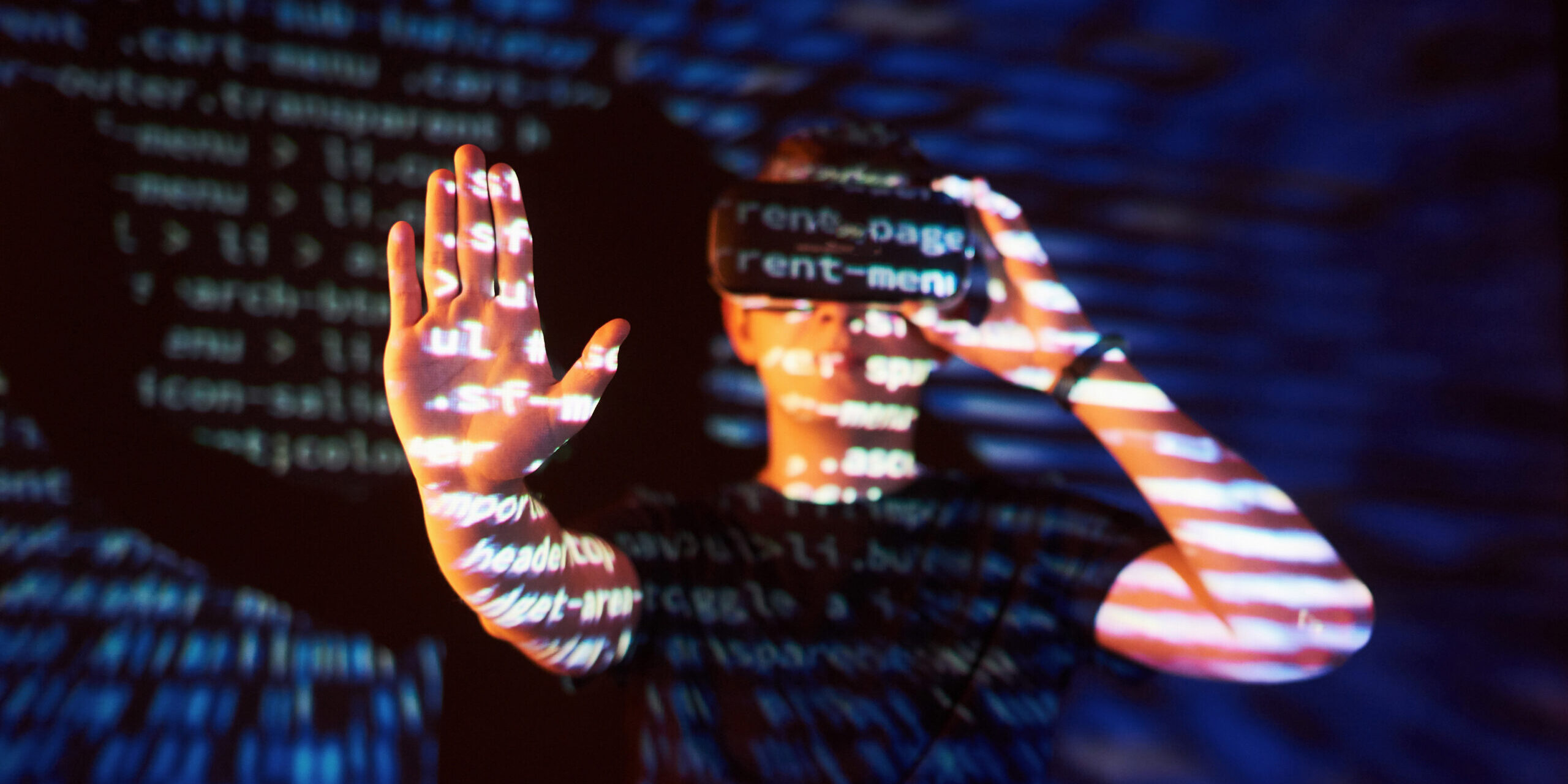Double exposure of a caucasian man and Virtual reality headset is presumably a gamer or a hacker cracking the code into a secure network or server, with lines of code Segurança de rede