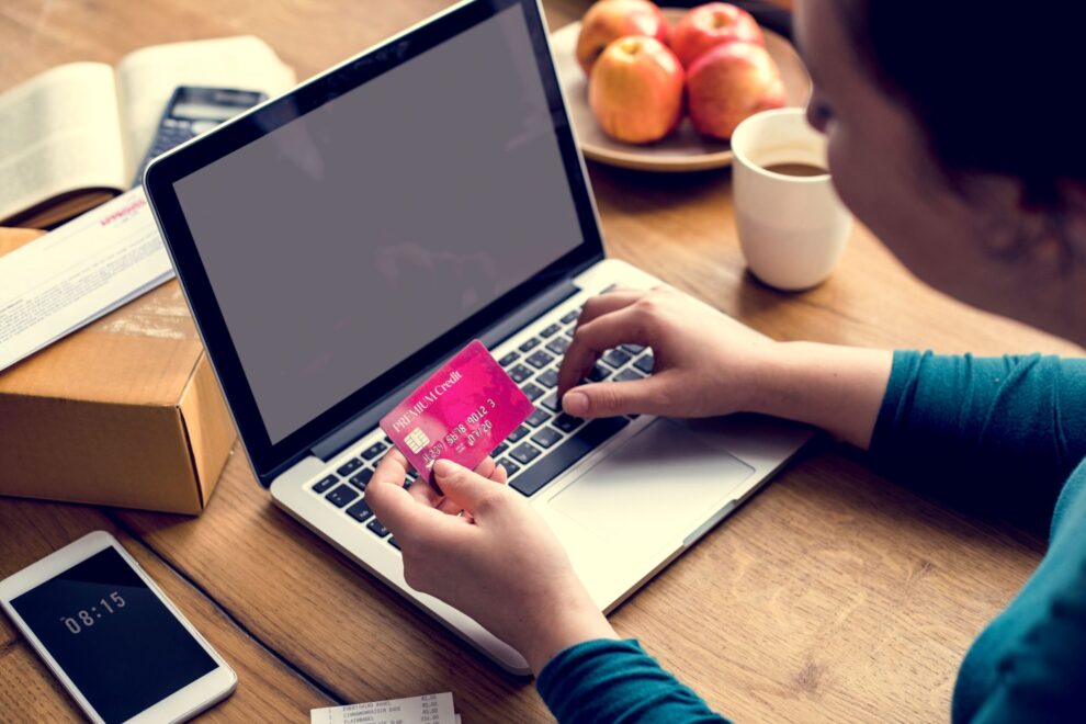 e-banking-payment-financial-connection-laptop